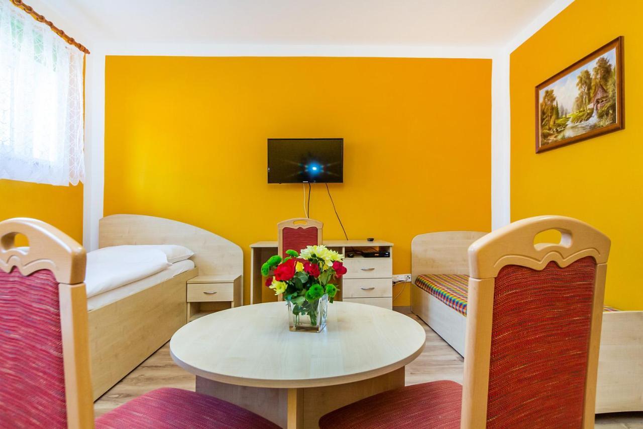 Blsany Hotel & Motorest V Udoli Zlateho Potoka מראה חיצוני תמונה