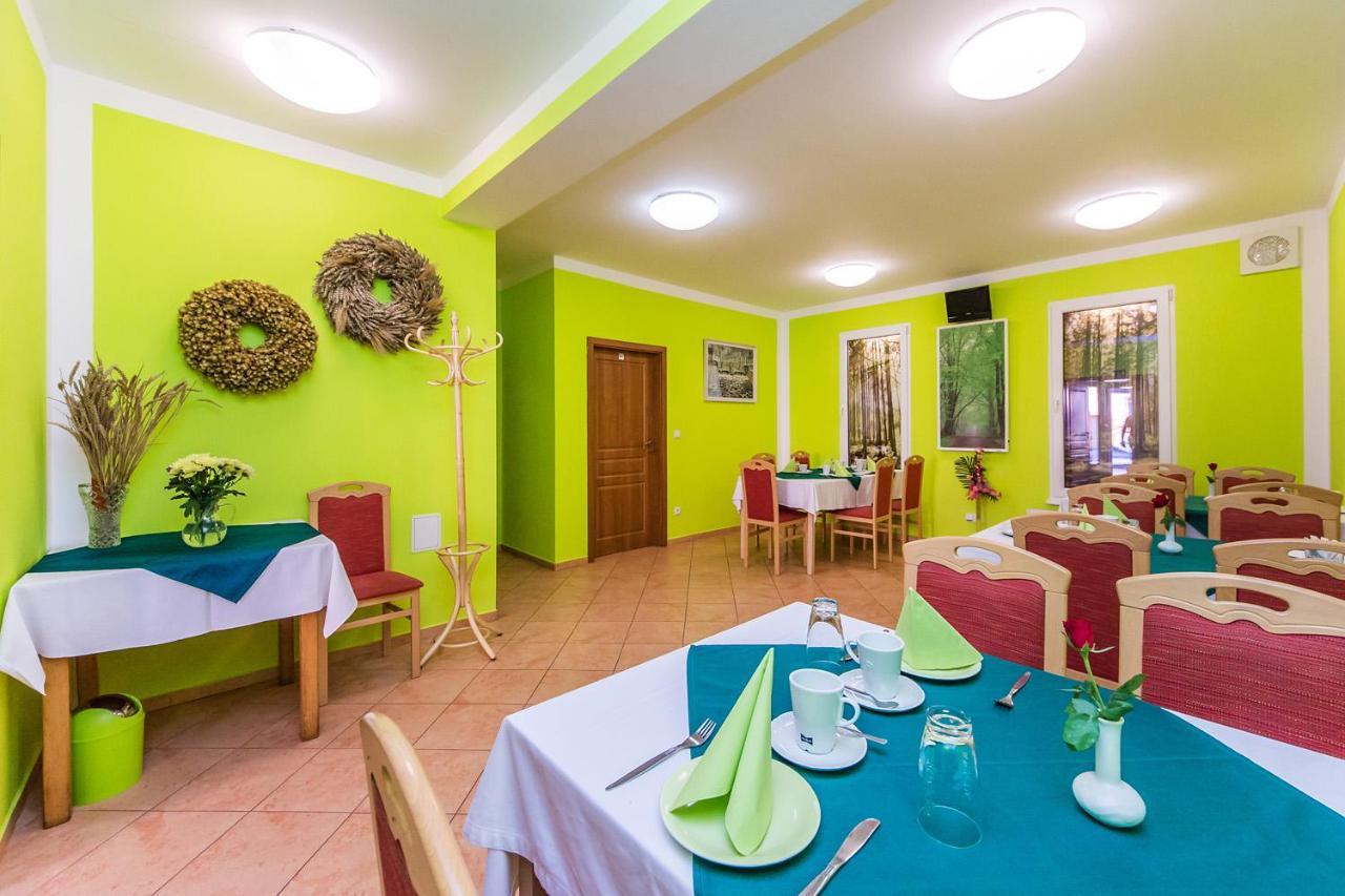 Blsany Hotel & Motorest V Udoli Zlateho Potoka מראה חיצוני תמונה